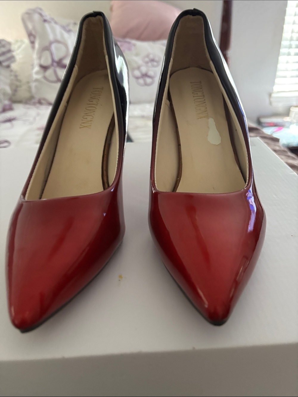 TONGTONGNX  Red and Black Patent Pointed Toe Pumps